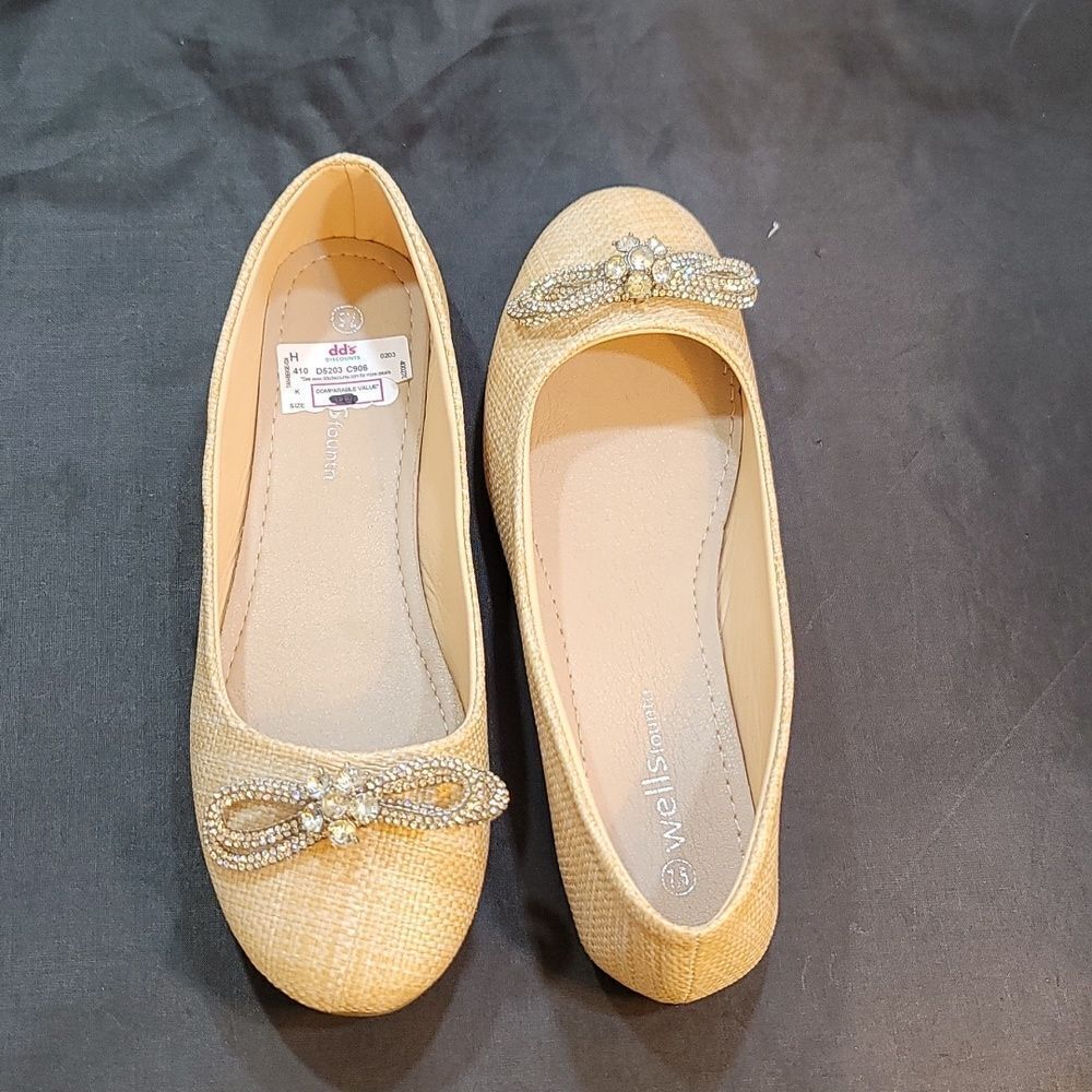 BRAND NEW WELLSFOUNTN  RHINESTONE BOWNOT ROUND TOE FLAT G1